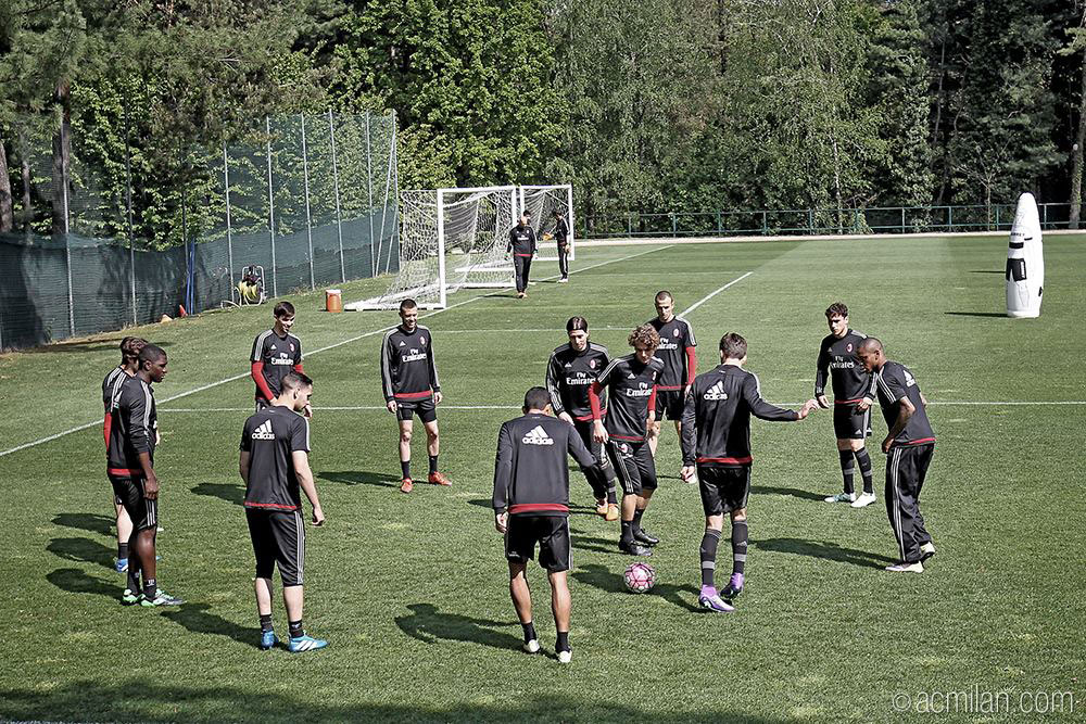 @acmilan.com
