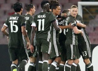 Milan's players celebrate after scoring during the Italian Serie A football match SSC Napoli versus AC Milan on August 27, 2016 at the San Paolo stadium in Naples. / AFP / CARLO HERMANN (Photo credit should read CARLO HERMANN/AFP/Getty Images)