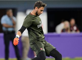 Gianluigi Donnarumma #99 of AC Milan warms up before the International Champions Cup match against Chelsea on August 3, 2016 at U.S. Bank Stadium in Minneapolis, Minnesota. Chelsea defeat AC Milan 3-1. (Photo by Hannah Foslien/Getty Images)