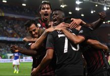 Carlos Bacca (C) of AC Milan celebrates after scoring the opening goal with team mates during the Serie A match between UC Sampdoria and AC Milan at Stadio Luigi Ferraris on September 16, 2016 in Genoa, Italy. (Photo by Valerio Pennicino/Getty Images)