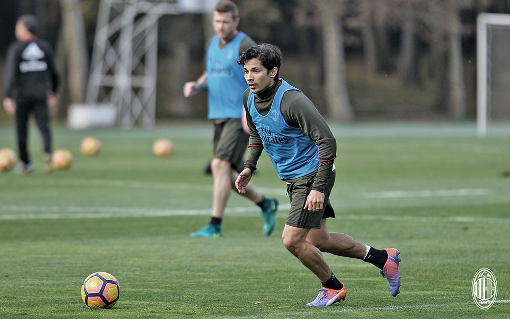 Matias Fernandez during training at Milanello (@acmilan.com)