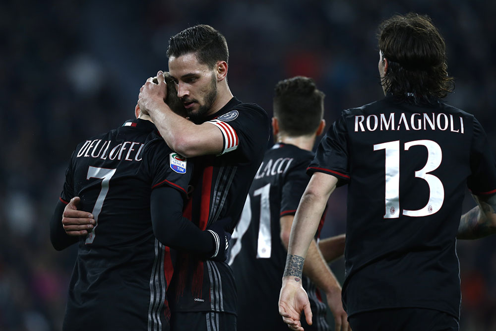 De Sciglio hugging Gerard Deulofeu during Juventus-Milan at the Juventus Stadium on the 10th of March 2017 (MARCO BERTORELLO/AFP/Getty Images)