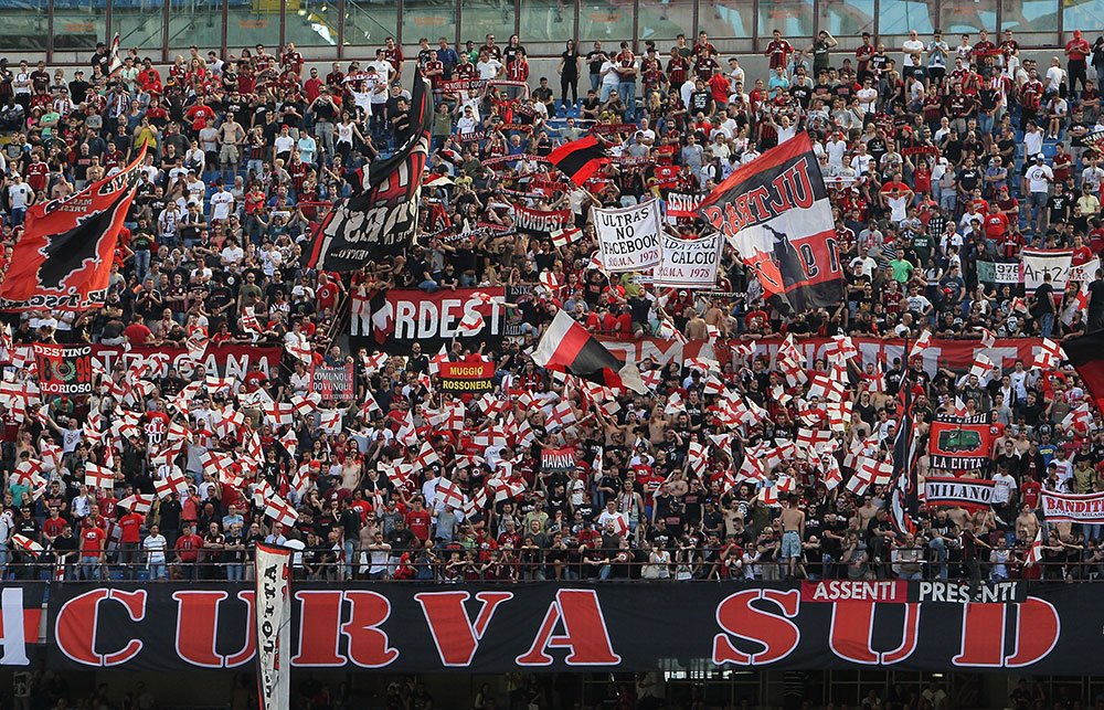 Milan fans show their support during Milan-Bologna at Stadio San Siro on May 21, 2017. (Photo by Marco Luzzani/Getty Images)