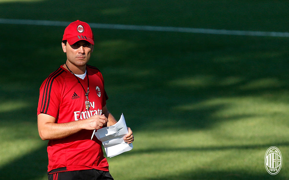 Vincenzo Montella during training at Milanello. (@acmilan.com)