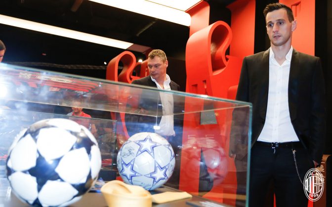 Nikola Kalinić at the Milan Museum at Casa Milan on the 22nd of August, 2017. (@acmilan.com)