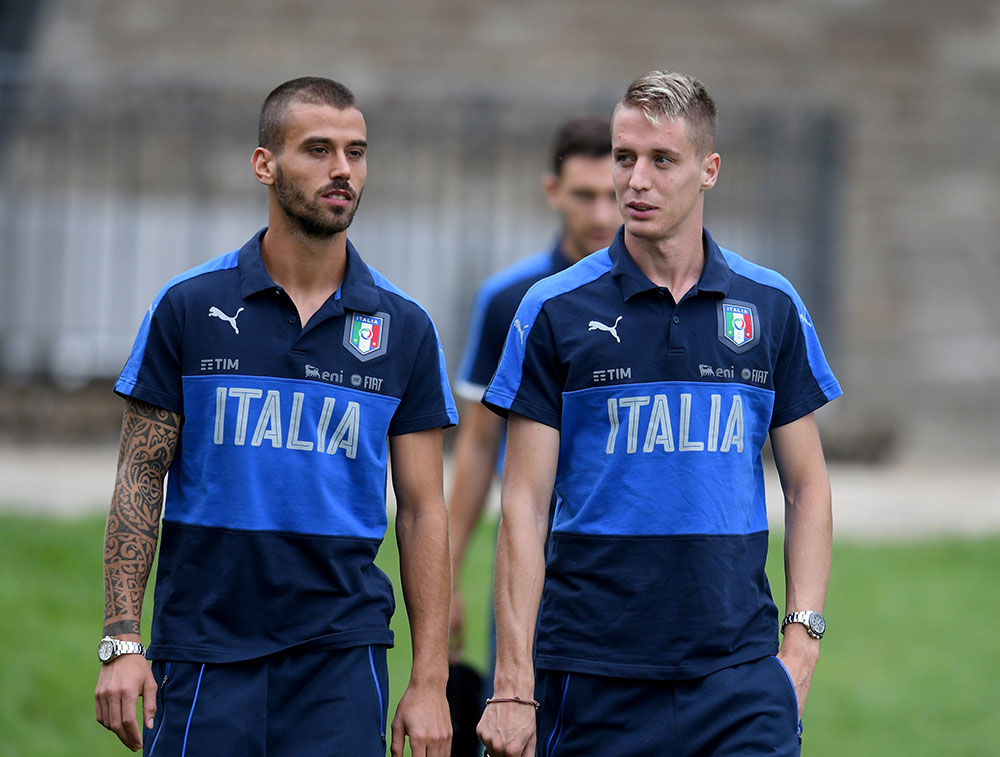 Andrea Conti and Leonardo Spinazzola before Italy training session at Coverciano on September 1, 2017. (Photo by Claudio Villa/Getty Images)