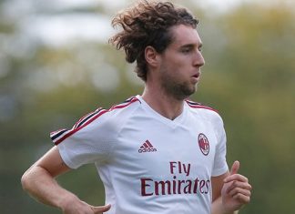 Niccolò Zanellato during training at Milanello. (@acmilan.com)