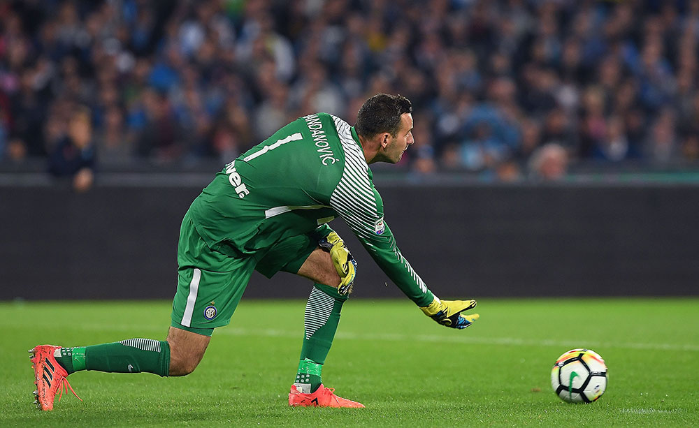 Samir Handanović during Napoli-Inter at Stadio San Paolo on October 21, 2017. (Photo by Francesco Pecoraro/Getty Images)