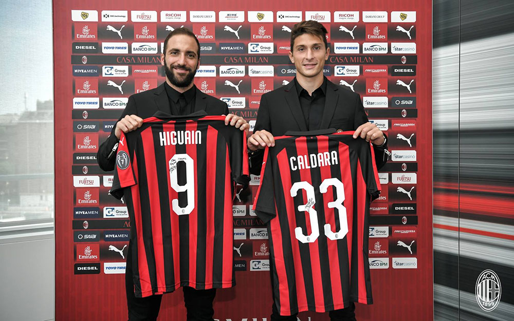 Gonzalo Higuain and Mattia Caldara at Casa Milan on Ausgut 3, 2018. (@acmilan.com)