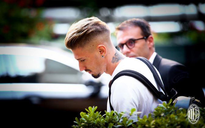Samu Castillejo at La Madonnina Clinic on August 16, 2018. (@acmilan.com)