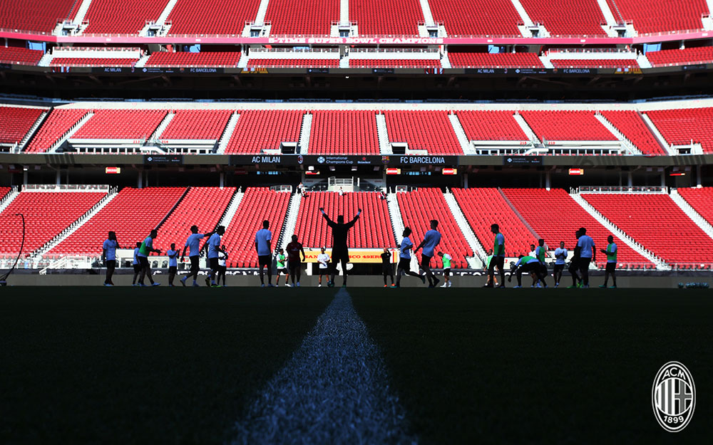 The squad during training in the USA. (@acmilan.com)