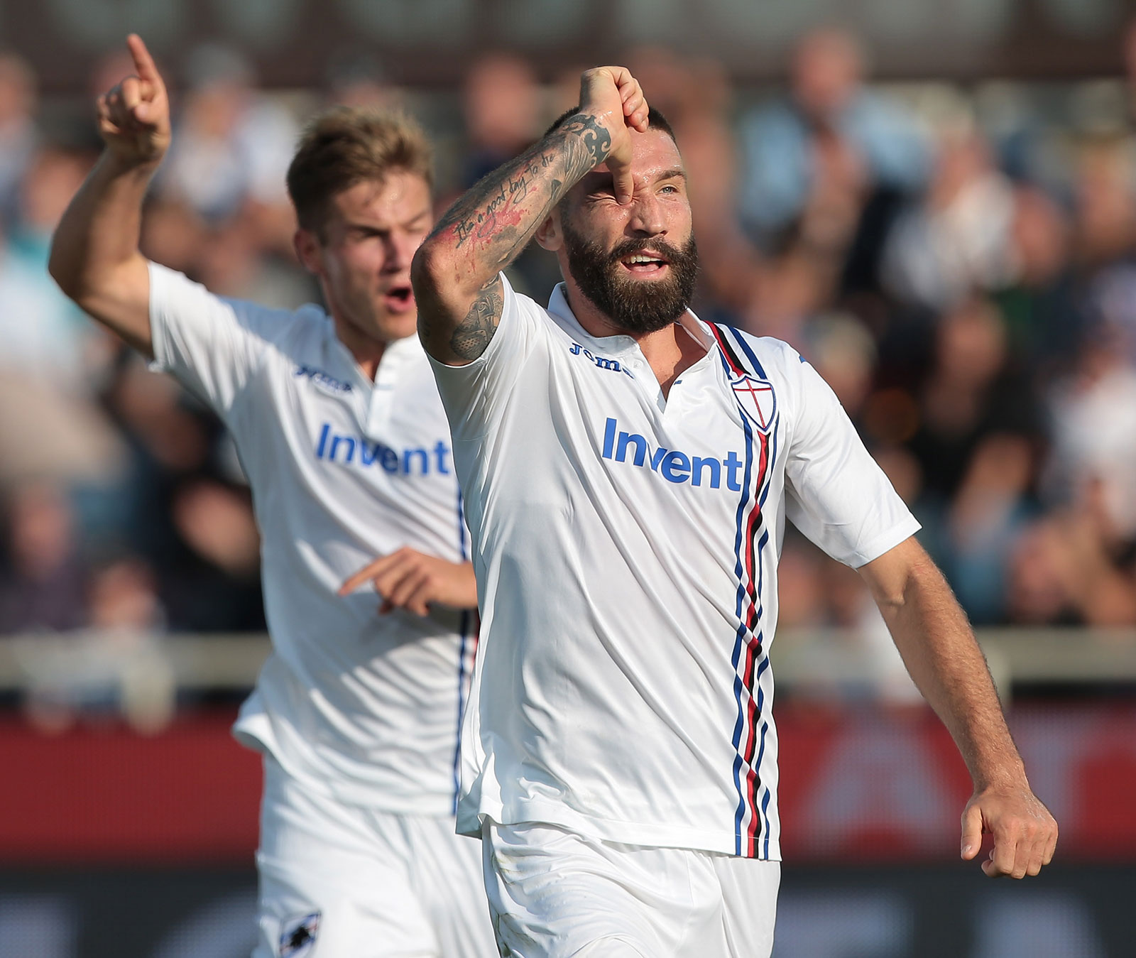 Lorenzo Tonelli celebrating during Atalanta-Sampdoria at Stadio Atleti Azzurri d'Italia on October 7, 2018. (Photo by Emilio Andreoli/Getty Images)