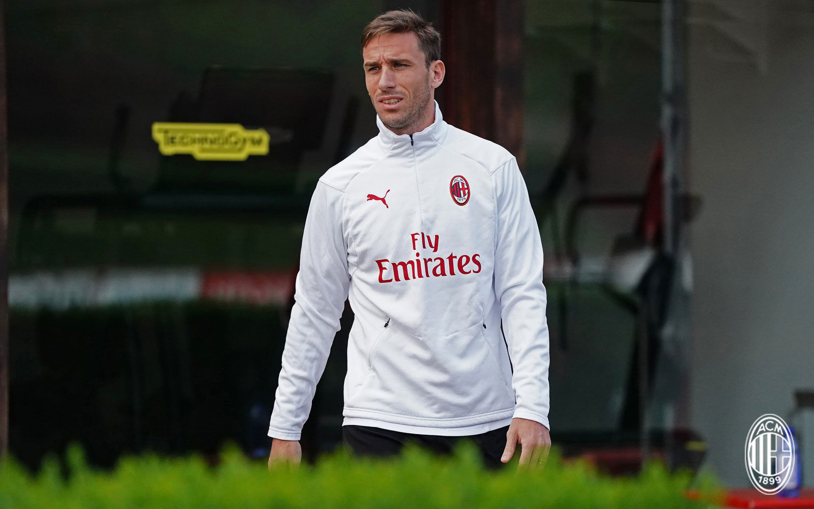 Lucas Biglia during training at Milanello. (@acmilan.com)