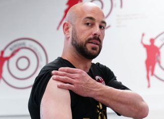 Pepe Reina during training at Milanello. (@acmilan.com)